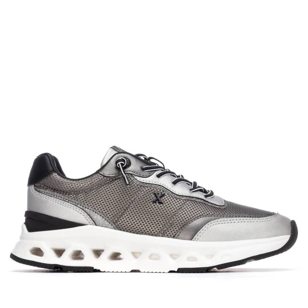 NEW XTI women's casual athletic sneakers in plumb